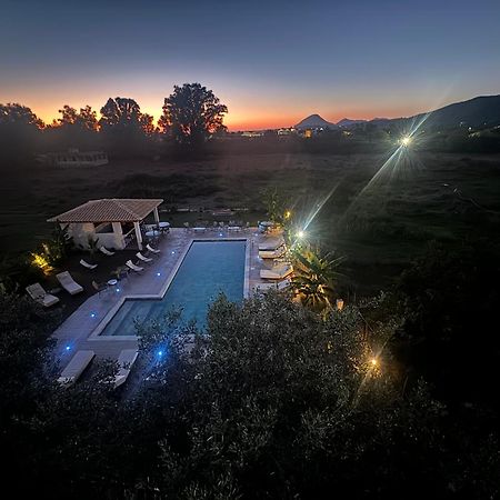 Kapetanios Luxury Aparthotel Агиос Георгиос Екстериор снимка