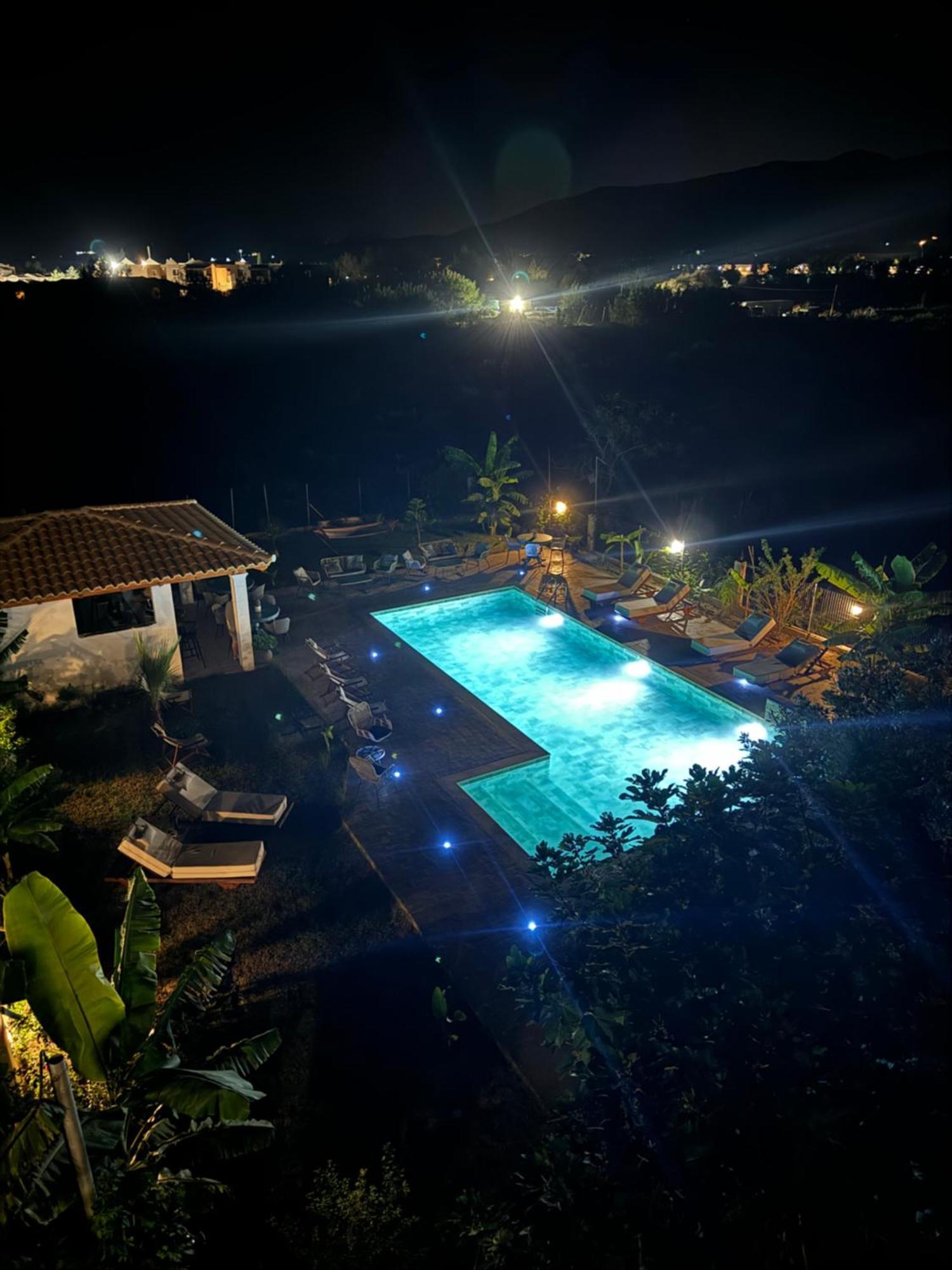 Kapetanios Luxury Aparthotel Агиос Георгиос Екстериор снимка
