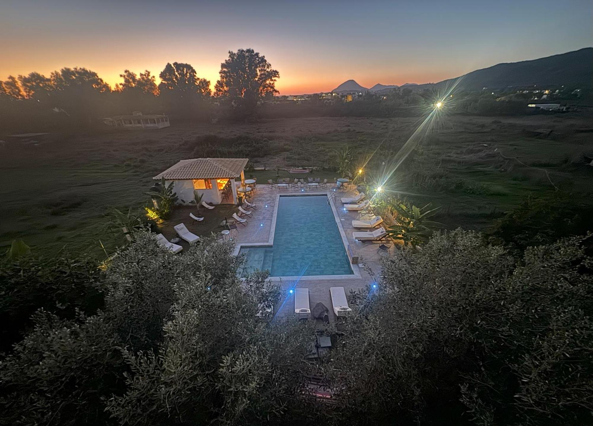 Kapetanios Luxury Aparthotel Агиос Георгиос Екстериор снимка